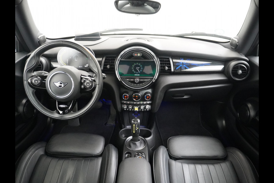 MINI Mini Electric AUT-184pk Charged Leer Navi Camera Harman/Kardon Apple Carplay Adaptive Matrix LED koplampen en LED achterlichten met Union Jack Lmv 17" Isofix Regen-Lichtsensor 3 fase tot 11kw / 16A laden thuis ! 42.000 nieuw! Wegenbelasting slechts 16Euro p/m
