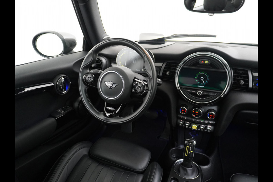MINI Mini Electric AUT-184pk Charged Leer Navi Camera Harman/Kardon Apple Carplay Adaptive Matrix LED koplampen en LED achterlichten met Union Jack Lmv 17" Isofix Regen-Lichtsensor 3 fase tot 11kw / 16A laden thuis ! 42.000 nieuw! Wegenbelasting slechts 16Euro p/m