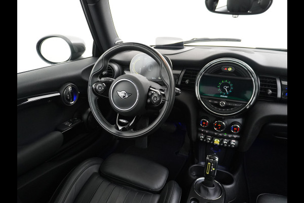 MINI Mini Electric AUT-184pk Charged Leer Navi Camera Harman/Kardon Apple Carplay Adaptive Matrix LED koplampen en LED achterlichten met Union Jack Lmv 17" Isofix Regen-Lichtsensor 3 fase tot 11kw / 16A laden thuis ! 42.000 nieuw! Wegenbelasting slechts 16Euro p/m