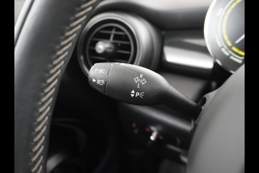 MINI Mini Electric AUT-184pk Charged Leer Navi Camera Harman/Kardon Apple Carplay Adaptive Matrix LED koplampen en LED achterlichten met Union Jack Lmv 17" Isofix Regen-Lichtsensor 3 fase tot 11kw / 16A laden thuis ! 42.000 nieuw! Wegenbelasting slechts 16Euro p/m