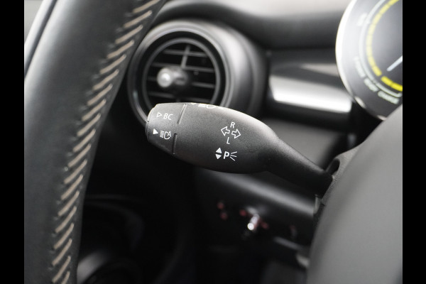 MINI Mini Electric AUT-184pk Charged Leer Navi Camera Harman/Kardon Apple Carplay Adaptive Matrix LED koplampen en LED achterlichten met Union Jack Lmv 17" Isofix Regen-Lichtsensor 3 fase tot 11kw / 16A laden thuis ! 42.000 nieuw! Wegenbelasting slechts 16Euro p/m