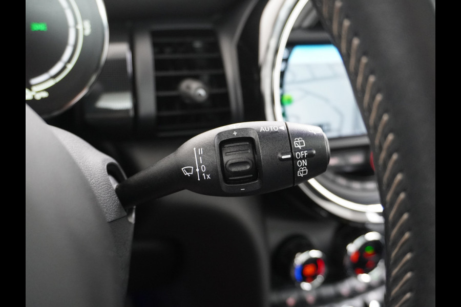 MINI Mini Electric AUT-184pk Charged Leer Navi Camera Harman/Kardon Apple Carplay Adaptive Matrix LED koplampen en LED achterlichten met Union Jack Lmv 17" Isofix Regen-Lichtsensor 3 fase tot 11kw / 16A laden thuis ! 42.000 nieuw! Wegenbelasting slechts 16Euro p/m