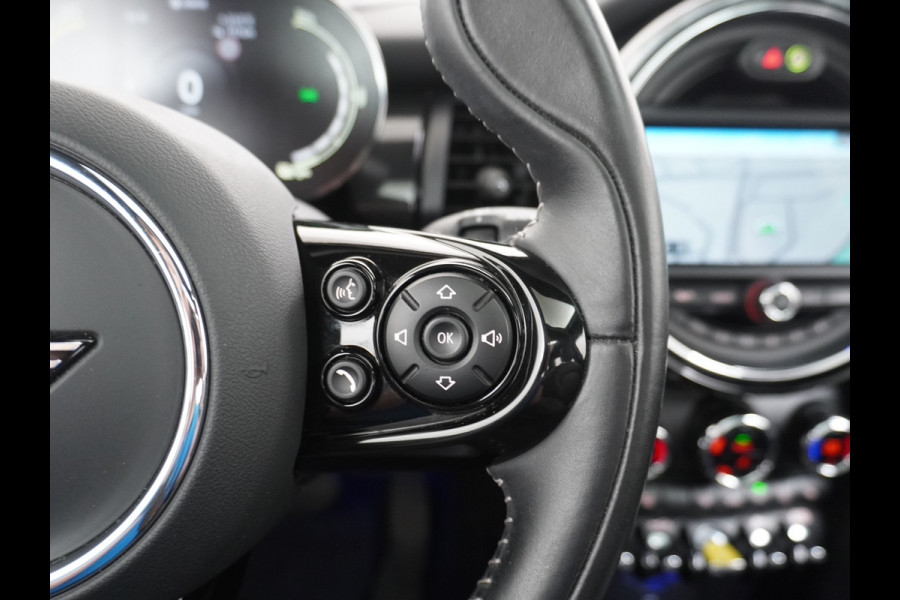 MINI Mini Electric AUT-184pk Charged Leer Navi Camera Harman/Kardon Apple Carplay Adaptive Matrix LED koplampen en LED achterlichten met Union Jack Lmv 17" Isofix Regen-Lichtsensor 3 fase tot 11kw / 16A laden thuis ! 42.000 nieuw! Wegenbelasting slechts 16Euro p/m