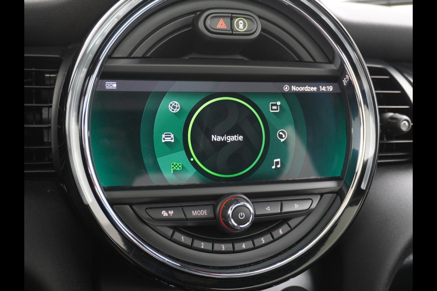 MINI Mini Electric AUT-184pk Charged Leer Navi Camera Harman/Kardon Apple Carplay Adaptive Matrix LED koplampen en LED achterlichten met Union Jack Lmv 17" Isofix Regen-Lichtsensor 3 fase tot 11kw / 16A laden thuis ! 42.000 nieuw! Wegenbelasting slechts 16Euro p/m