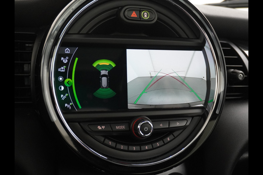 MINI Mini Electric AUT-184pk Charged Leer Navi Camera Harman/Kardon Apple Carplay Adaptive Matrix LED koplampen en LED achterlichten met Union Jack Lmv 17" Isofix Regen-Lichtsensor 3 fase tot 11kw / 16A laden thuis ! 42.000 nieuw! Wegenbelasting slechts 16Euro p/m