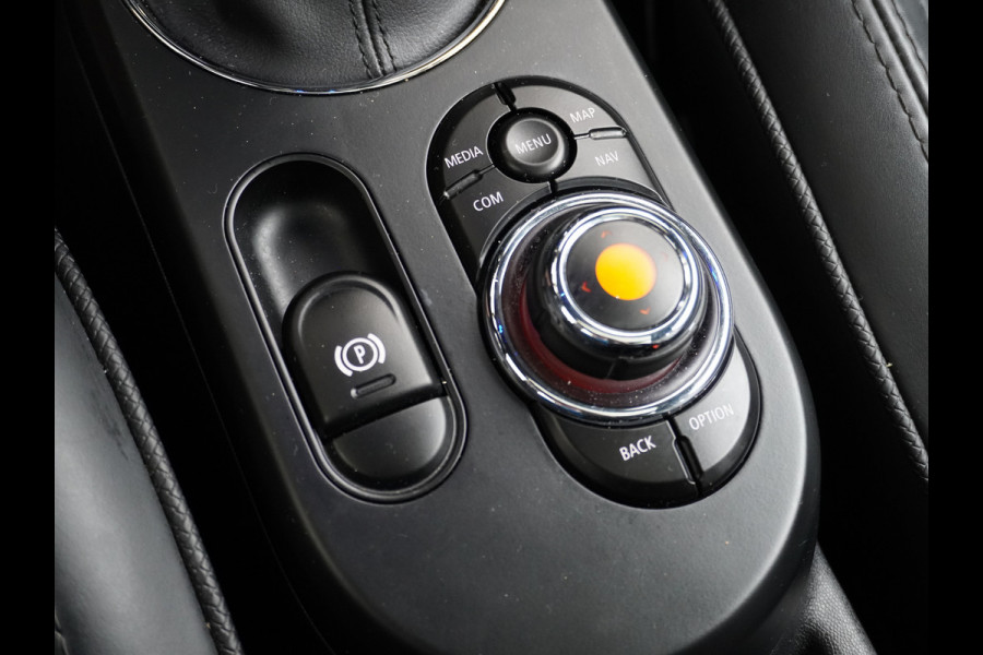 MINI Mini Electric AUT-184pk Charged Leer Navi Camera Harman/Kardon Apple Carplay Adaptive Matrix LED koplampen en LED achterlichten met Union Jack Lmv 17" Isofix Regen-Lichtsensor 3 fase tot 11kw / 16A laden thuis ! 42.000 nieuw! Wegenbelasting slechts 16Euro p/m