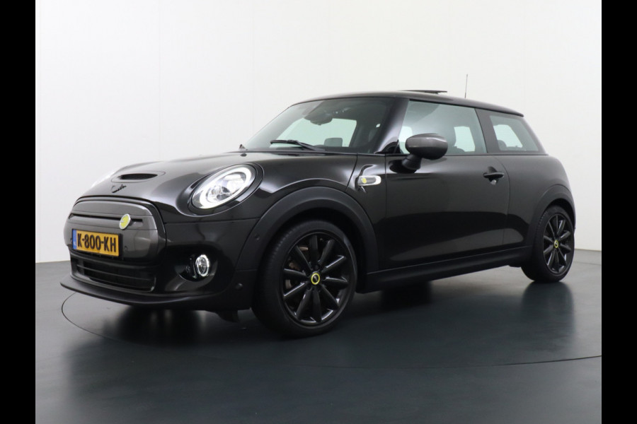 MINI Mini Electric AUT-184pk Charged Leer Navi Camera Harman/Kardon Apple Carplay Adaptive Matrix LED koplampen en LED achterlichten met Union Jack Lmv 17" Isofix Regen-Lichtsensor 3 fase tot 11kw / 16A laden thuis ! 42.000 nieuw! Wegenbelasting slechts 16Euro p/m