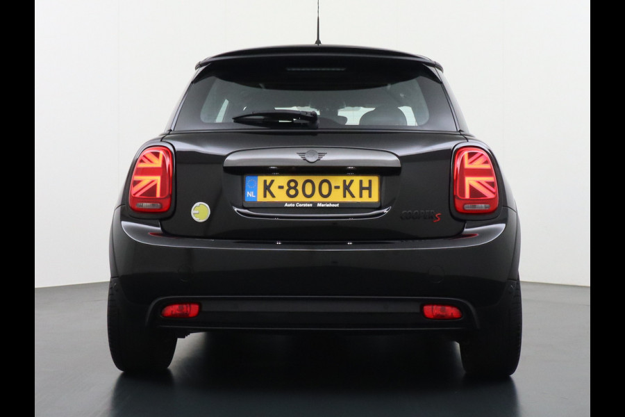 MINI Mini Electric AUT-184pk Charged Leer Navi Camera Harman/Kardon Apple Carplay Adaptive Matrix LED koplampen en LED achterlichten met Union Jack Lmv 17" Isofix Regen-Lichtsensor 3 fase tot 11kw / 16A laden thuis ! 42.000 nieuw! Wegenbelasting slechts 16Euro p/m