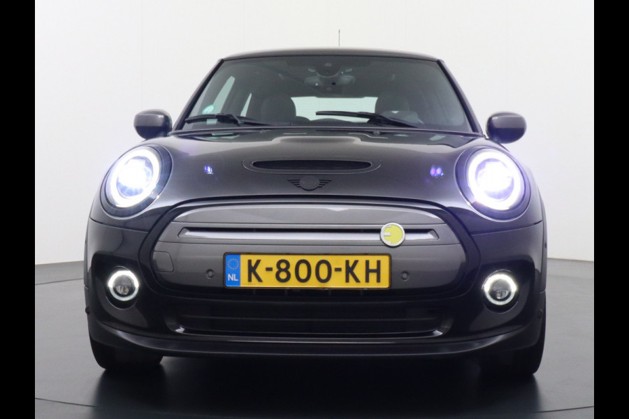 MINI Mini Electric AUT-184pk Charged Leer Navi Camera Harman/Kardon Apple Carplay Adaptive Matrix LED koplampen en LED achterlichten met Union Jack Lmv 17" Isofix Regen-Lichtsensor 3 fase tot 11kw / 16A laden thuis ! 42.000 nieuw! Wegenbelasting slechts 16Euro p/m