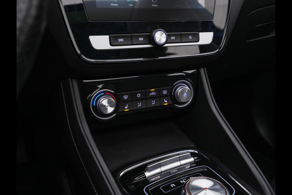 MG ZS EV Luxury 45 kWh (INCL-BTW) *PANO | FULL-LEATHER | CCS-FASTLOADER | KEYLESS | NAVI-FULLMAP | ADAPTIVE-CRUISE | CAMERA | HEATED-SPORT-SEATS | CARPLAY | BLINDSPOT | DAB | LANE-ASSIST | 17"ALU*