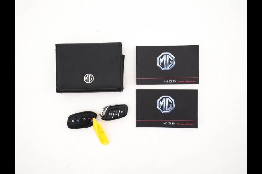 MG ZS EV Luxury 45 kWh (INCL-BTW) *PANO | FULL-LEATHER | CCS-FASTLOADER | KEYLESS | NAVI-FULLMAP | ADAPTIVE-CRUISE | CAMERA | HEATED-SPORT-SEATS | CARPLAY | BLINDSPOT | DAB | LANE-ASSIST | 17"ALU*
