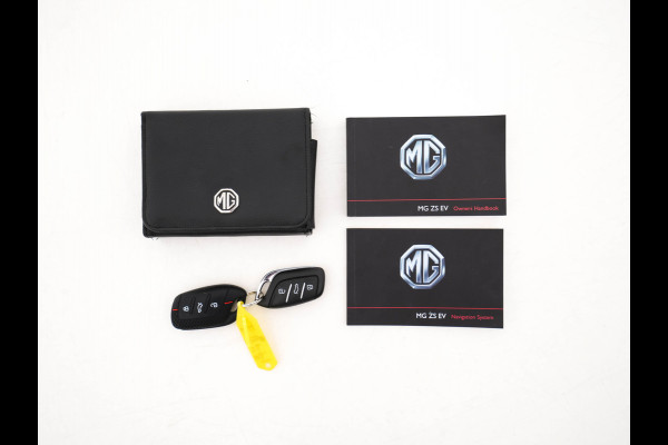 MG ZS EV Luxury 45 kWh (INCL-BTW) *PANO | FULL-LEATHER | CCS-FASTLOADER | KEYLESS | NAVI-FULLMAP | ADAPTIVE-CRUISE | CAMERA | HEATED-SPORT-SEATS | CARPLAY | BLINDSPOT | DAB | LANE-ASSIST | 17"ALU*
