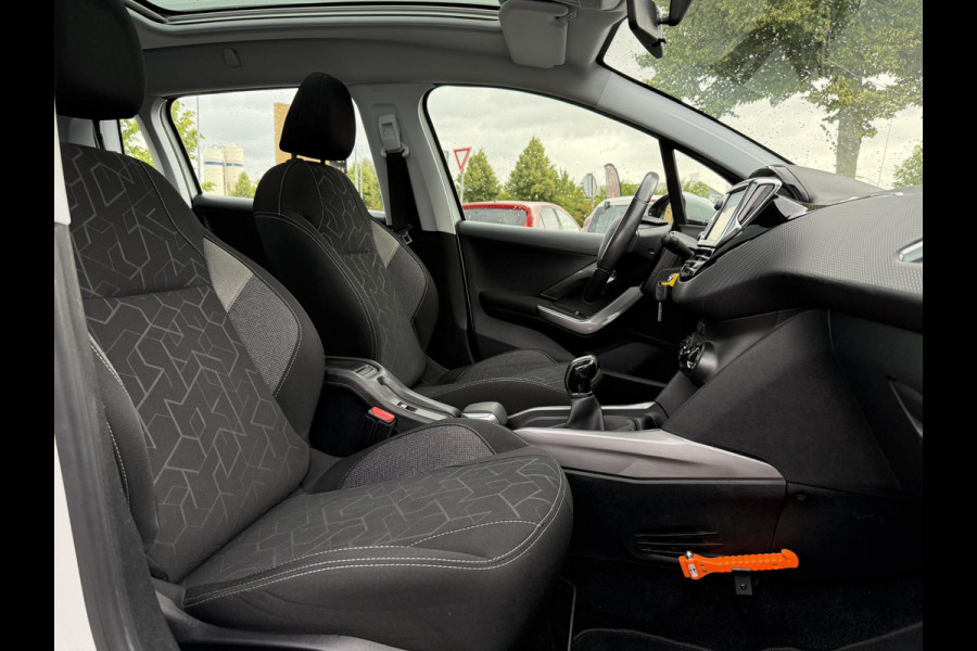 Peugeot 2008 1.2 PureTech Blue Lion Pano,Navi,Pdc,110pk,Airco,Cruise,Lm velgen,4 Nieuwe Banden,Apk tot 07-2026