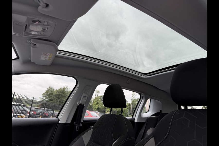 Peugeot 2008 1.2 PureTech Blue Lion Pano,Navi,Pdc,110pk,Airco,Cruise,Lm velgen,4 Nieuwe Banden,Apk tot 07-2026