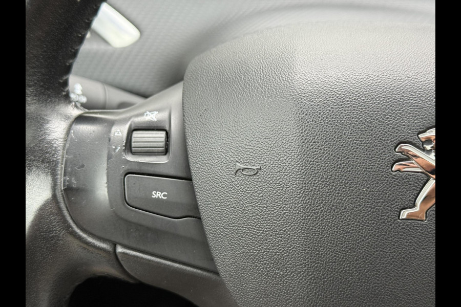 Peugeot 2008 1.2 PureTech Blue Lion Pano,Navi,Pdc,110pk,Airco,Cruise,Lm velgen,4 Nieuwe Banden,Apk tot 07-2026