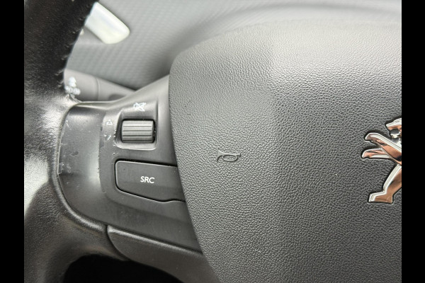 Peugeot 2008 1.2 PureTech Blue Lion Pano,Navi,Pdc,110pk,Airco,Cruise,Lm velgen,4 Nieuwe Banden,Apk tot 07-2026