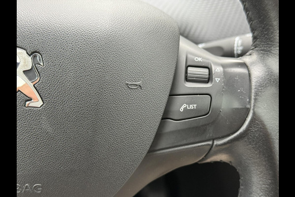 Peugeot 2008 1.2 PureTech Blue Lion Pano,Navi,Pdc,110pk,Airco,Cruise,Lm velgen,4 Nieuwe Banden,Apk tot 07-2026