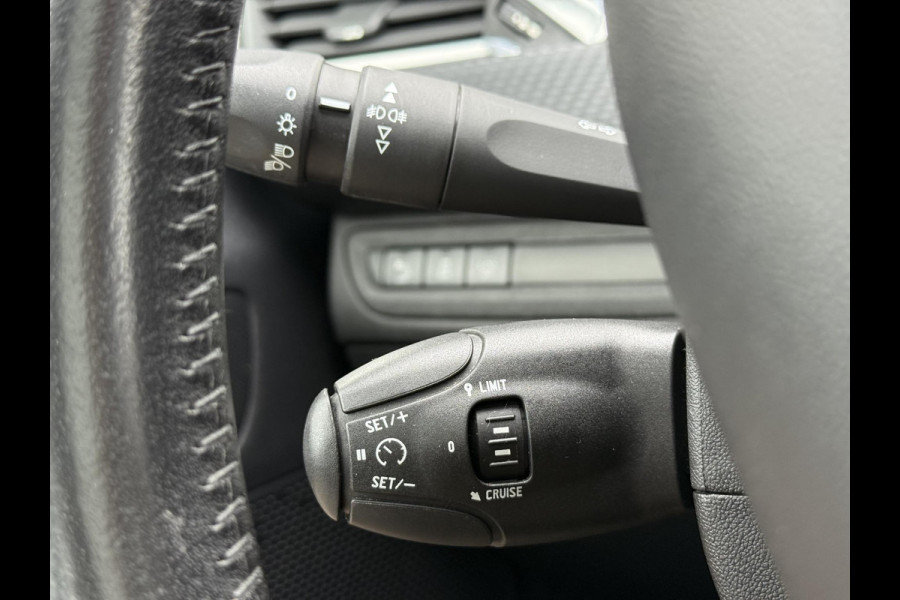 Peugeot 2008 1.2 PureTech Blue Lion Pano,Navi,Pdc,110pk,Airco,Cruise,Lm velgen,4 Nieuwe Banden,Apk tot 07-2026
