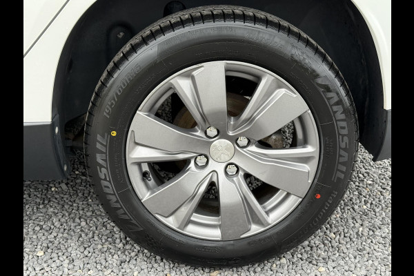 Peugeot 2008 1.2 PureTech Blue Lion Pano,Navi,Pdc,110pk,Airco,Cruise,Lm velgen,4 Nieuwe Banden,Apk tot 07-2026