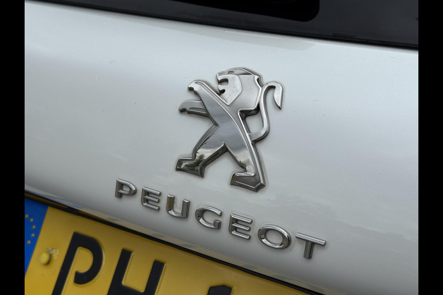 Peugeot 2008 1.2 PureTech Blue Lion Pano,Navi,Pdc,110pk,Airco,Cruise,Lm velgen,4 Nieuwe Banden,Apk tot 07-2026