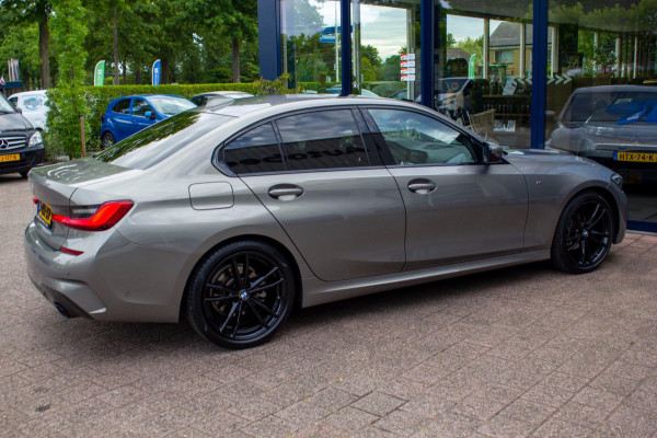 BMW 3 Serie 318i Executive Edition|Prijs incl. 12 mnd garantie| M-Pakket Schuif/Kanteldak Camera BMW Led Lmv 19"