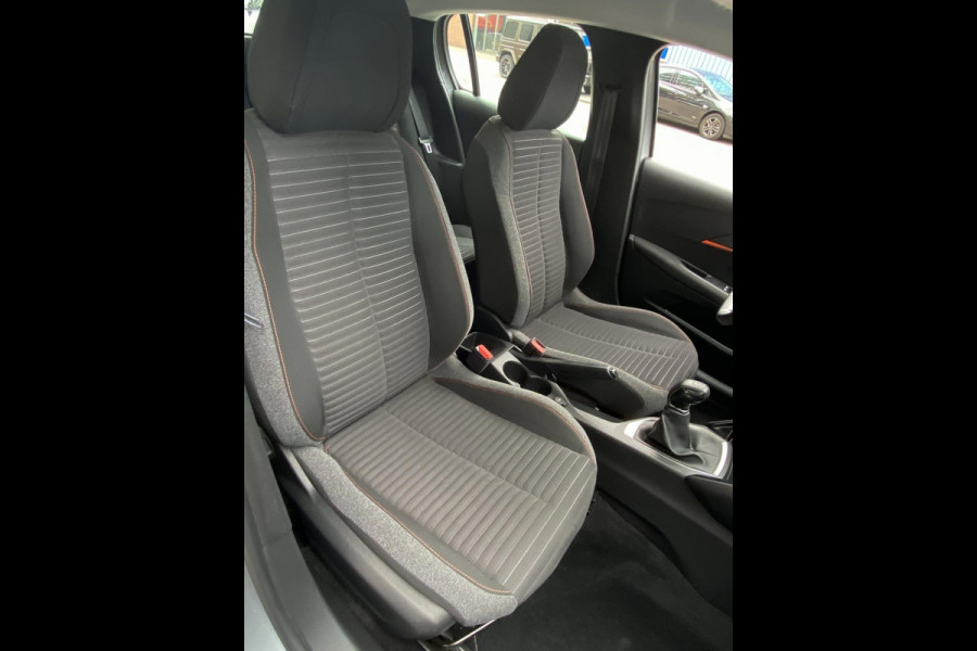 Peugeot 208 1.2 PureTech Active Pack - Navigatie/Apple CarPlay I Airco I LED I PDC I 30.000 KM -Dealer onderhouden