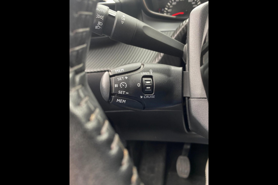 Peugeot 208 1.2 PureTech Active Pack - Navigatie/Apple CarPlay I Airco I LED I PDC I 30.000 KM -Dealer onderhouden