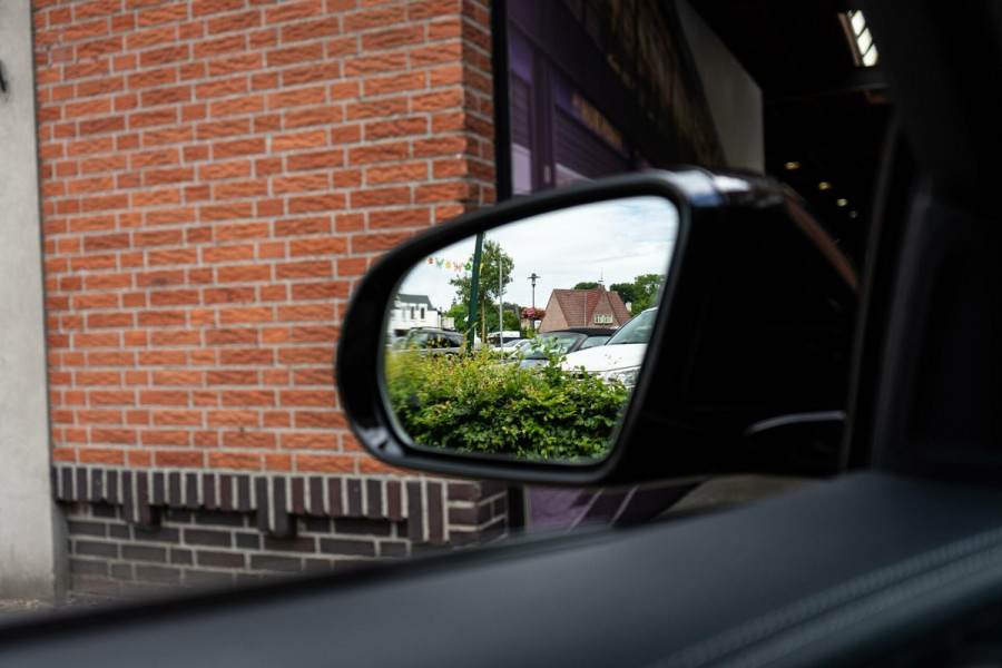 Mercedes-Benz E-Klasse 350 AMG Pano / Burmester / Camera