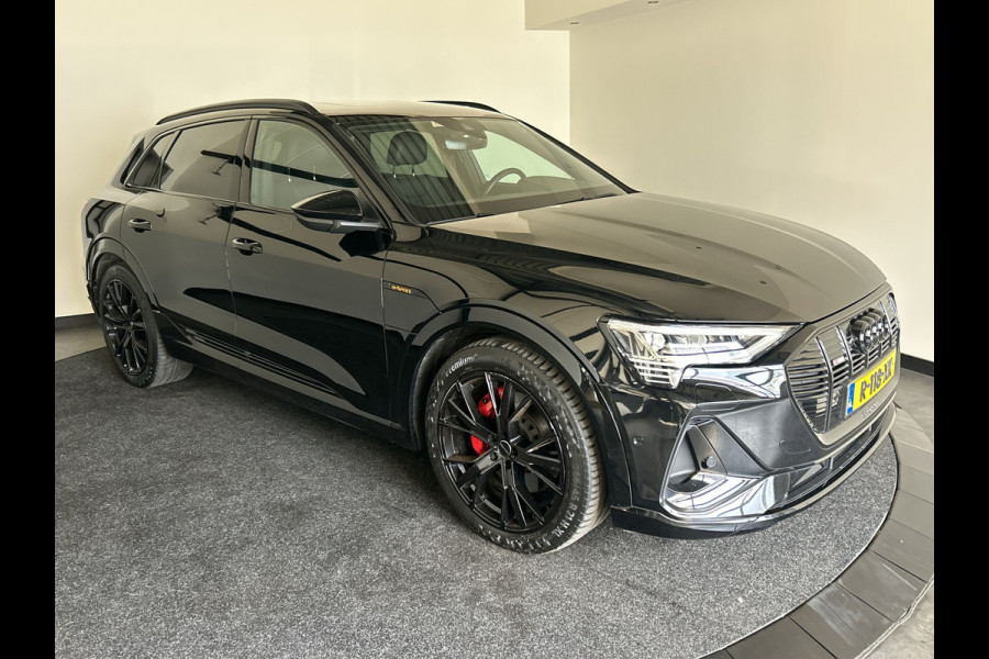 Audi e-tron 55 quattro S edition 95 kWh | Black on Black! | Achteruitrijcamera | Sportstoelen voor met stoelverwarming