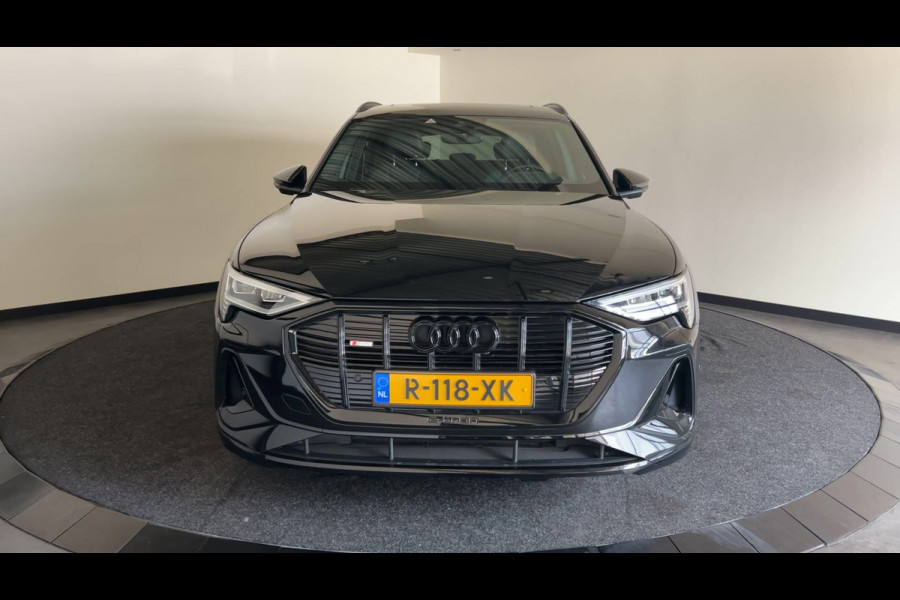 Audi e-tron 55 quattro S edition 95 kWh | Black on Black! | Achteruitrijcamera | Sportstoelen voor met stoelverwarming