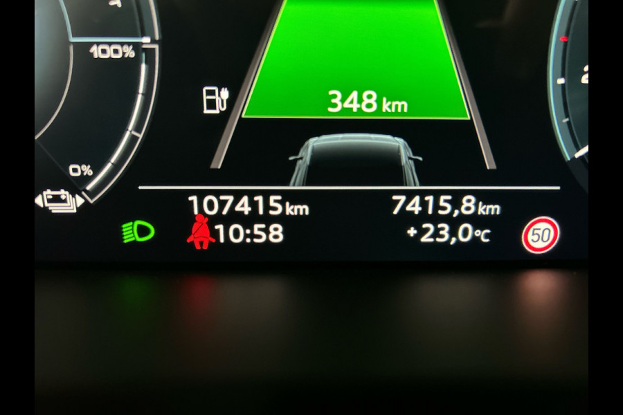 Audi e-tron 55 quattro S edition 95 kWh | Black on Black! | Achteruitrijcamera | Sportstoelen voor met stoelverwarming