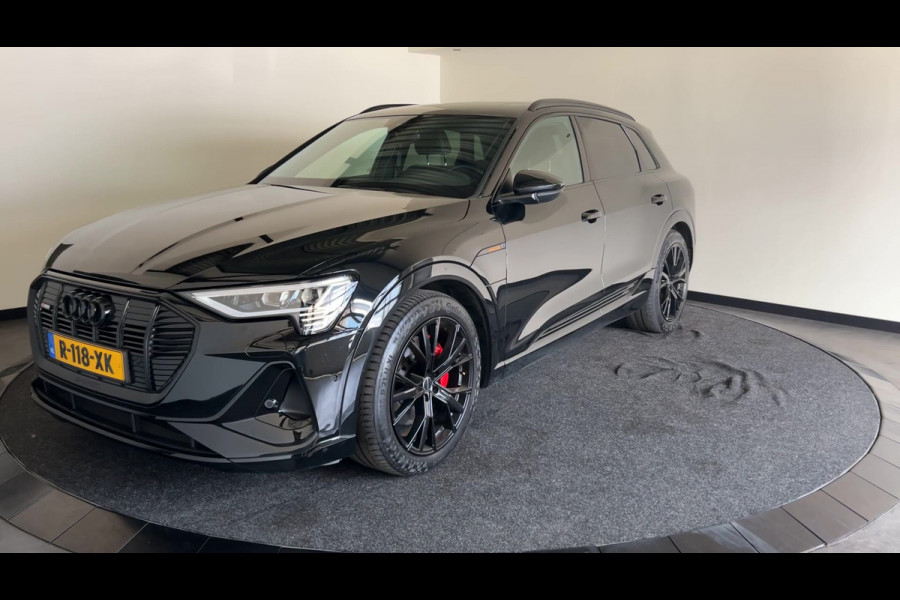 Audi e-tron 55 quattro S edition 95 kWh | Black on Black! | Achteruitrijcamera | Sportstoelen voor met stoelverwarming