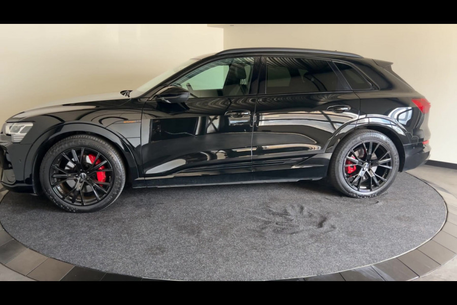 Audi e-tron 55 quattro S edition 95 kWh | Black on Black! | Achteruitrijcamera | Sportstoelen voor met stoelverwarming