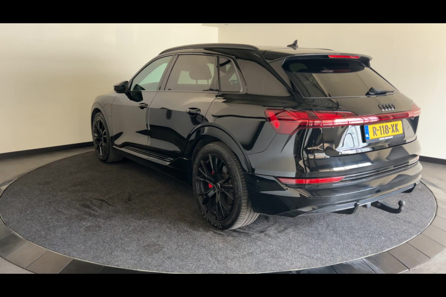 Audi e-tron 55 quattro S edition 95 kWh | Black on Black! | Achteruitrijcamera | Sportstoelen voor met stoelverwarming