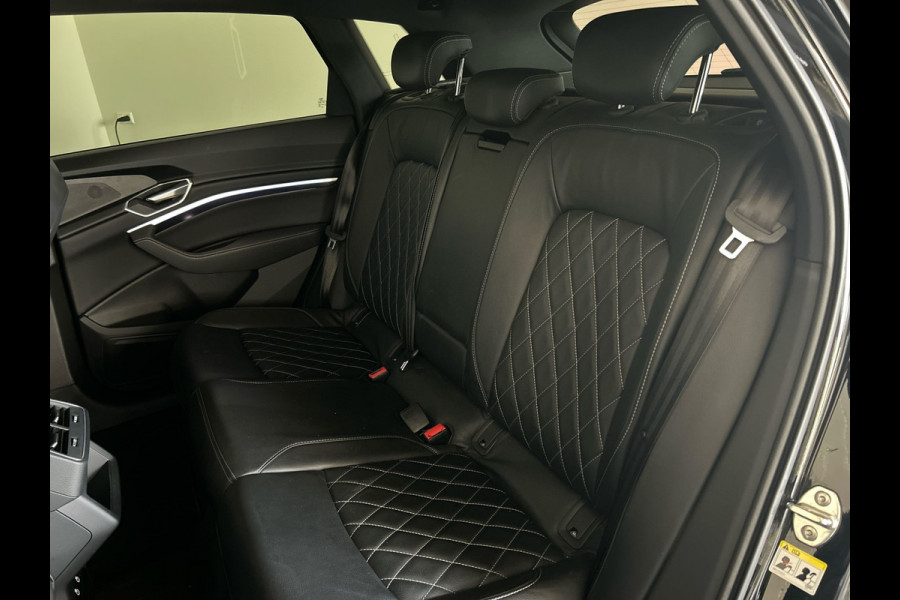 Audi e-tron 55 quattro S edition 95 kWh | Black on Black! | Achteruitrijcamera | Sportstoelen voor met stoelverwarming