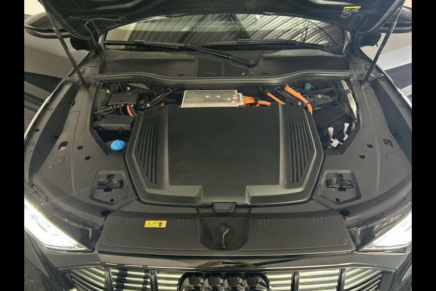 Audi e-tron 55 quattro S edition 95 kWh | Black on Black! | Achteruitrijcamera | Sportstoelen voor met stoelverwarming