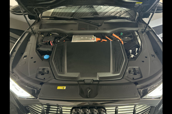 Audi e-tron 55 quattro S edition 95 kWh | Black on Black! | Achteruitrijcamera | Sportstoelen voor met stoelverwarming