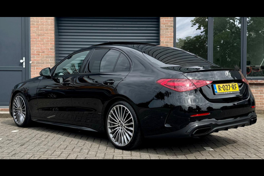 Mercedes-Benz C-Klasse 300 AMG Line Pano 258PK Dealer OH Fabrieksgarantie