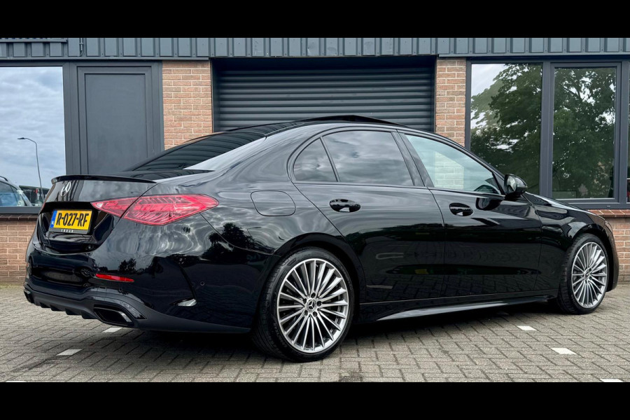 Mercedes-Benz C-Klasse 300 AMG Line Pano 258PK Dealer OH Fabrieksgarantie