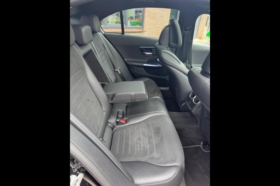 Mercedes-Benz C-Klasse 300 AMG Line Pano 258PK Dealer OH Fabrieksgarantie