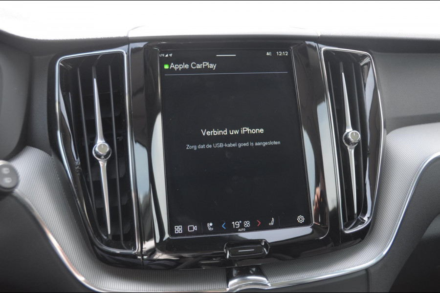 Volvo XC60 T6 350PK Automaat Plus Dark 360 camera / elektrisch bedienbare voorstoelen / Memory seats / stoelverwarming voor en achter/ stuurverwarming / BLIS