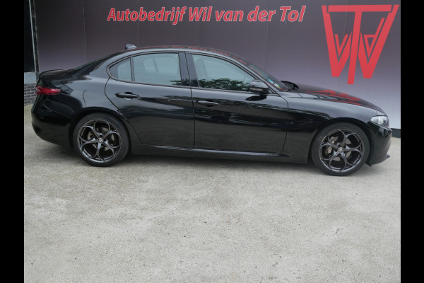 Alfa Romeo Giulia 2.0T SUPER | AUTOMAAT | NAVIGATIE | KEYLESS | DAB | 19 INCH | NL-AUTO!!