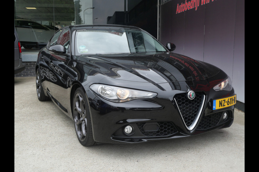 Alfa Romeo Giulia 2.0T SUPER | AUTOMAAT | NAVIGATIE | KEYLESS | DAB | 19 INCH | NL-AUTO!!