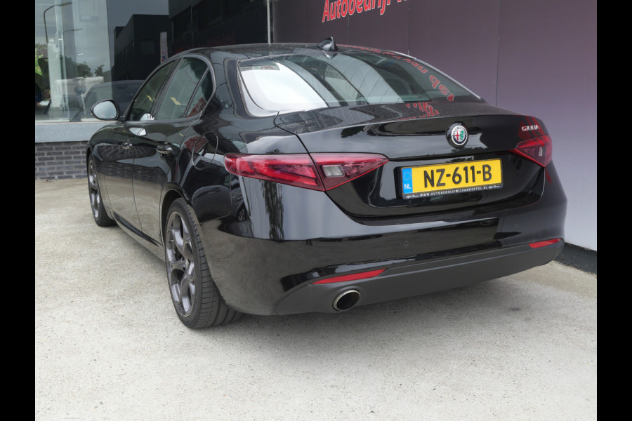 Alfa Romeo Giulia 2.0T SUPER | AUTOMAAT | NAVIGATIE | KEYLESS | DAB | 19 INCH | NL-AUTO!!