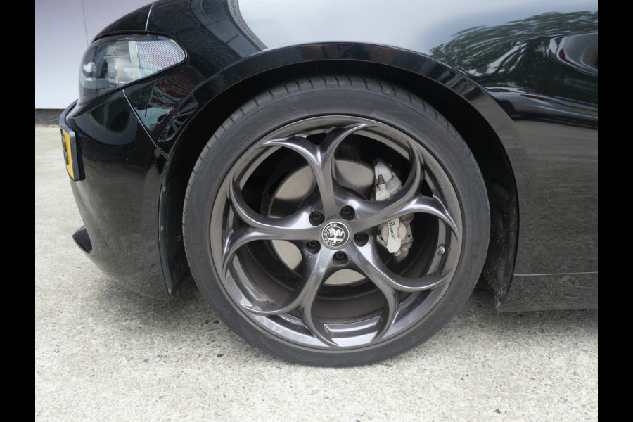 Alfa Romeo Giulia 2.0T SUPER | AUTOMAAT | NAVIGATIE | KEYLESS | DAB | 19 INCH | NL-AUTO!!
