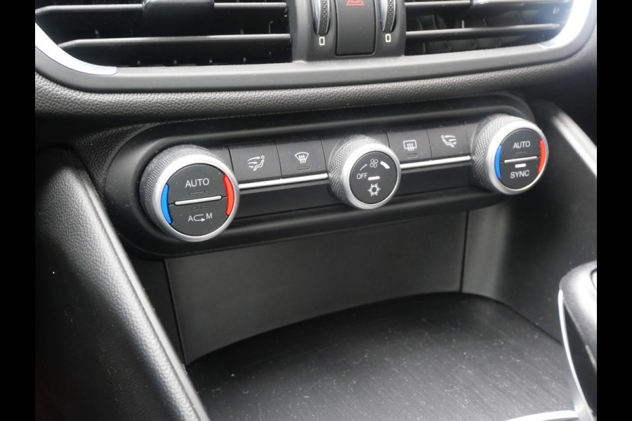 Alfa Romeo Giulia 2.0T SUPER | AUTOMAAT | NAVIGATIE | KEYLESS | DAB | 19 INCH | NL-AUTO!!
