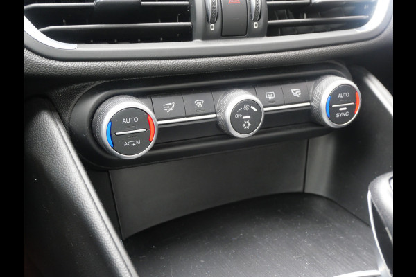 Alfa Romeo Giulia 2.0T SUPER | AUTOMAAT | NAVIGATIE | KEYLESS | DAB | 19 INCH | NL-AUTO!!