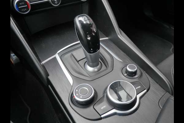 Alfa Romeo Giulia 2.0T SUPER | AUTOMAAT | NAVIGATIE | KEYLESS | DAB | 19 INCH | NL-AUTO!!