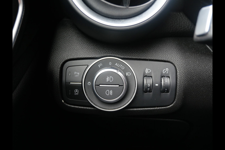 Alfa Romeo Giulia 2.0T SUPER | AUTOMAAT | NAVIGATIE | KEYLESS | DAB | 19 INCH | NL-AUTO!!