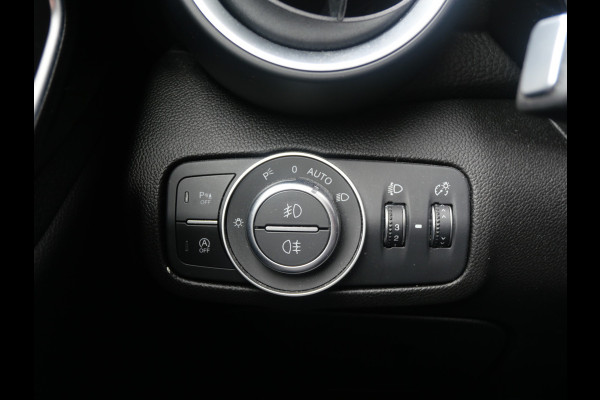 Alfa Romeo Giulia 2.0T SUPER | AUTOMAAT | NAVIGATIE | KEYLESS | DAB | 19 INCH | NL-AUTO!!